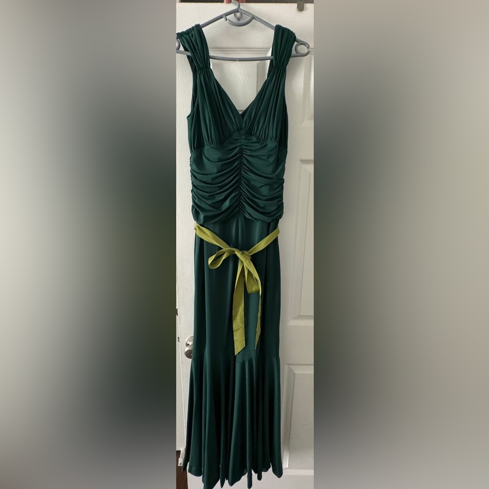 Vera wang beautiful green dress